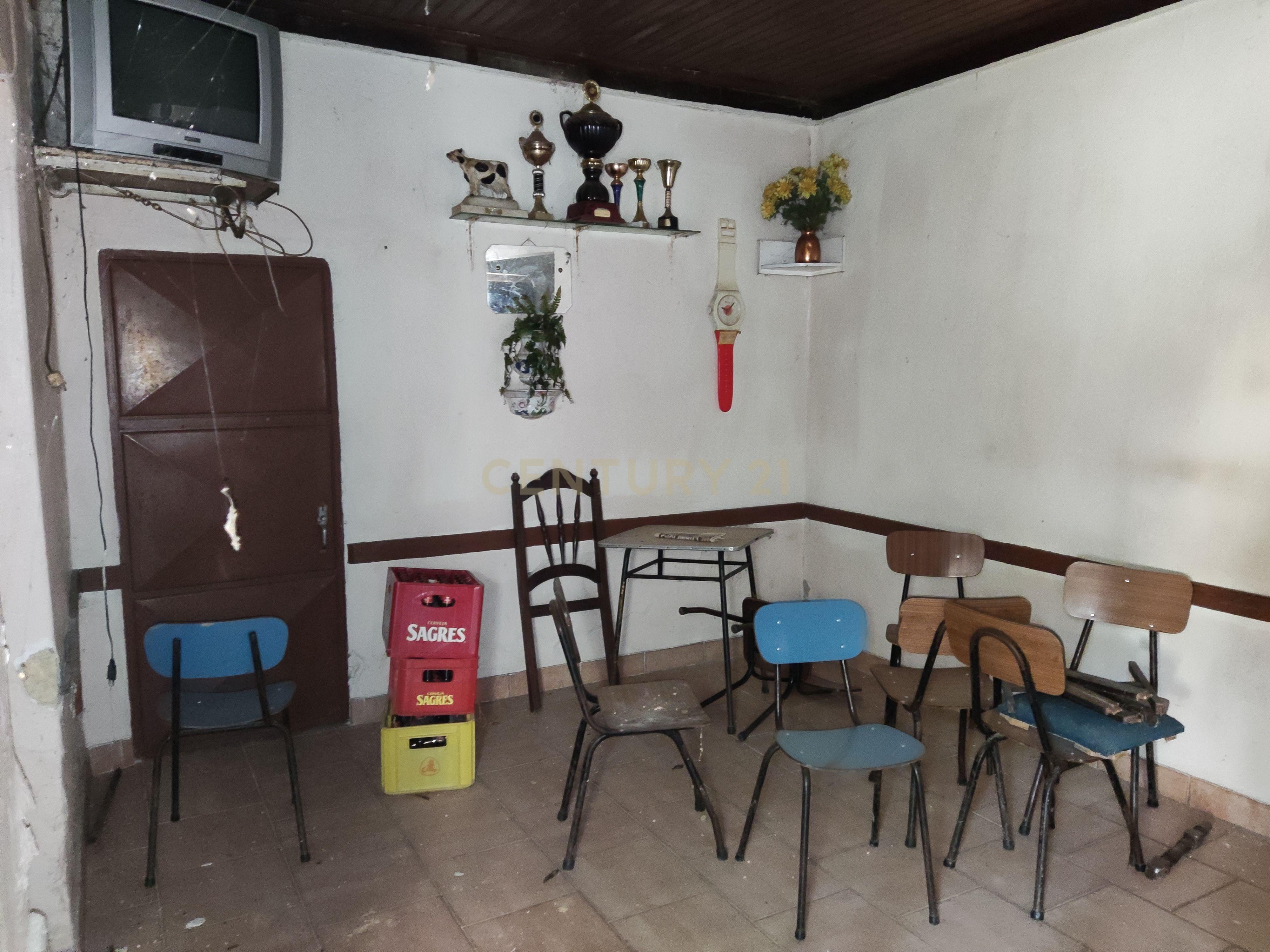 Moradia com armazem e diversos anexos - Image 13
