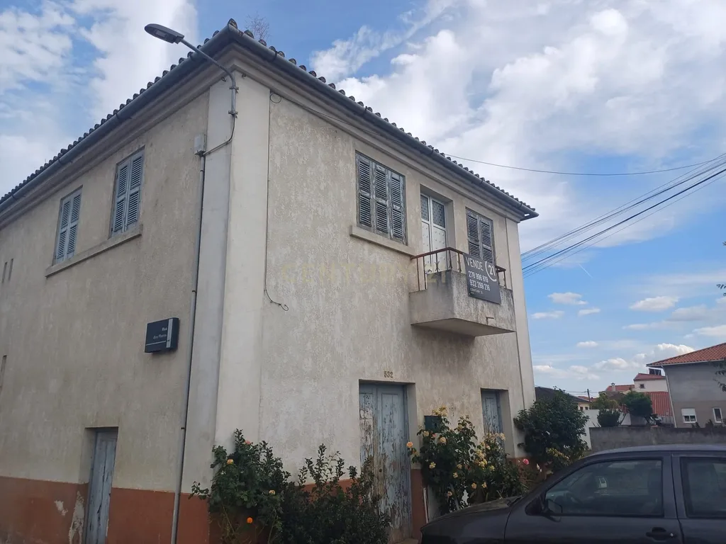 Moradia para remodelar em Vila Nova das Patas - Image 9