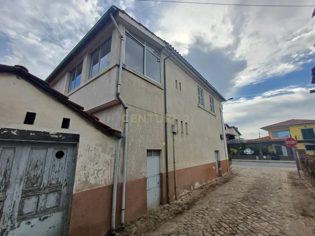 Moradia para remodelar em Vila Nova das Patas - Image 5