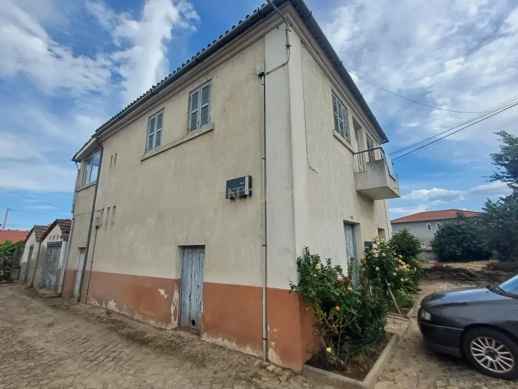 Moradia para remodelar em Vila Nova das Patas - Image 4