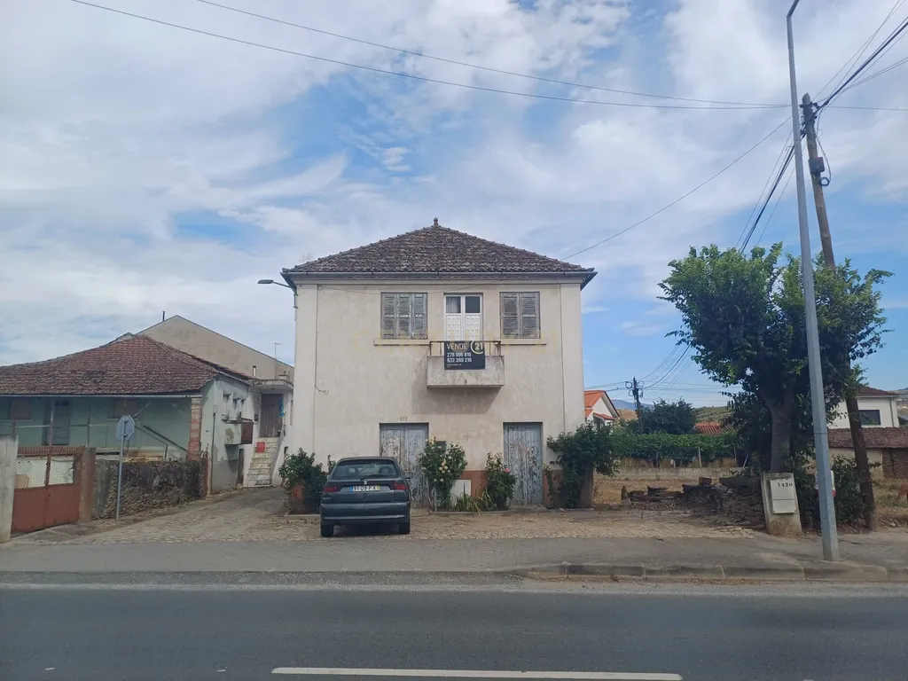 Moradia para remodelar em Vila Nova das Patas - Image 10