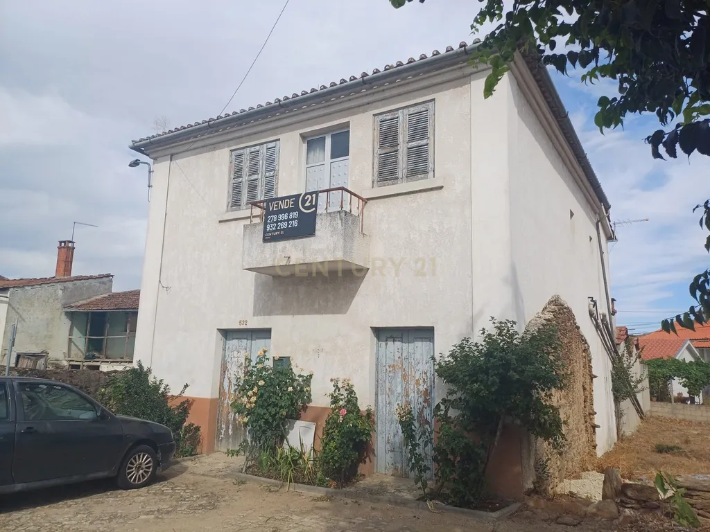 Moradia para remodelar em Vila Nova das Patas - Image 1