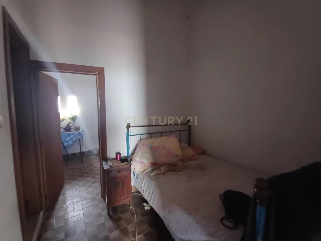 Moradia para remodelar em Vila Nova das Patas - Image 12