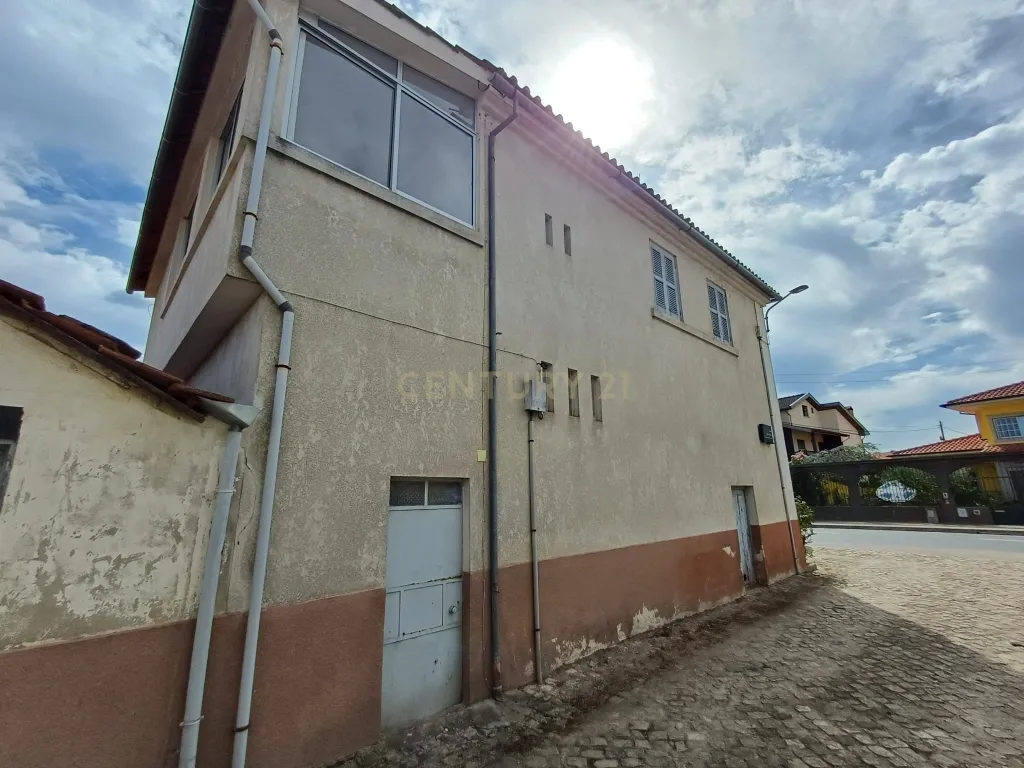 Moradia para remodelar em Vila Nova das Patas - Image 8