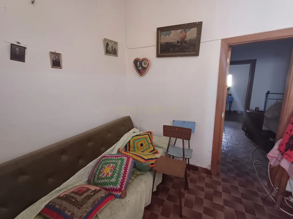 Moradia para remodelar em Vila Nova das Patas - Image 11