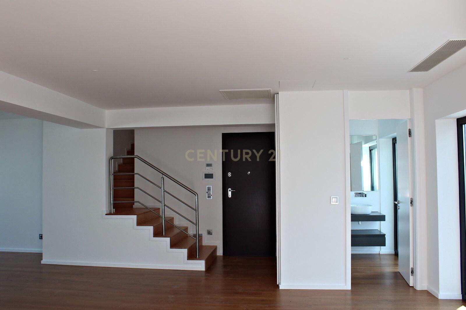 Duplex T2 Luxo Novo a Estrear no Centro De Lisboa - Image 11