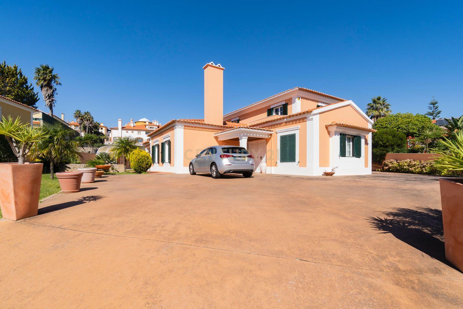 Moradia T6 Isolada | Garagem e Piscina Coberta e Aquecida | Quinta da Beloura I - Image 1