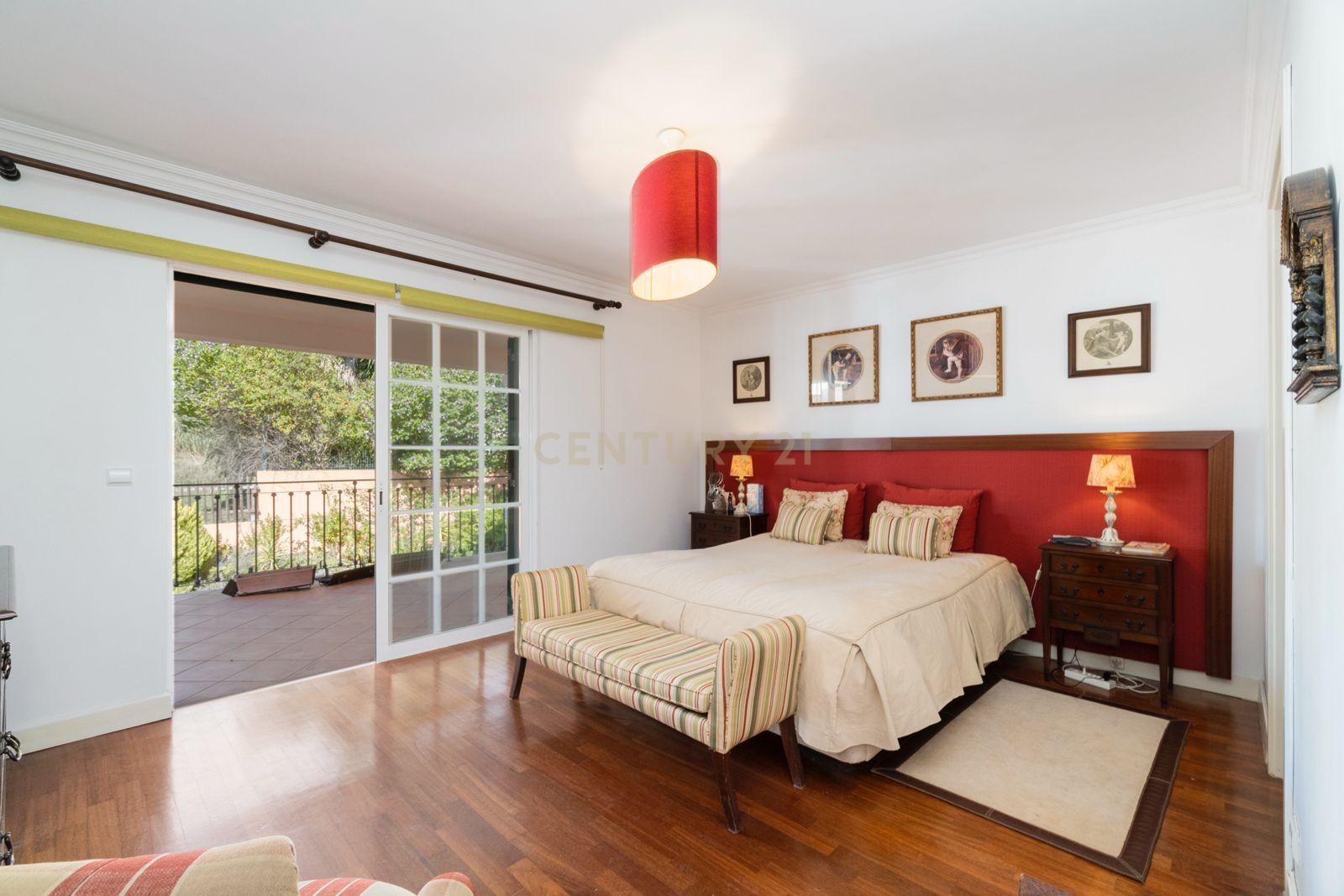 Moradia T6 Isolada | Garagem e Piscina Coberta e Aquecida | Quinta da Beloura I - Image 25