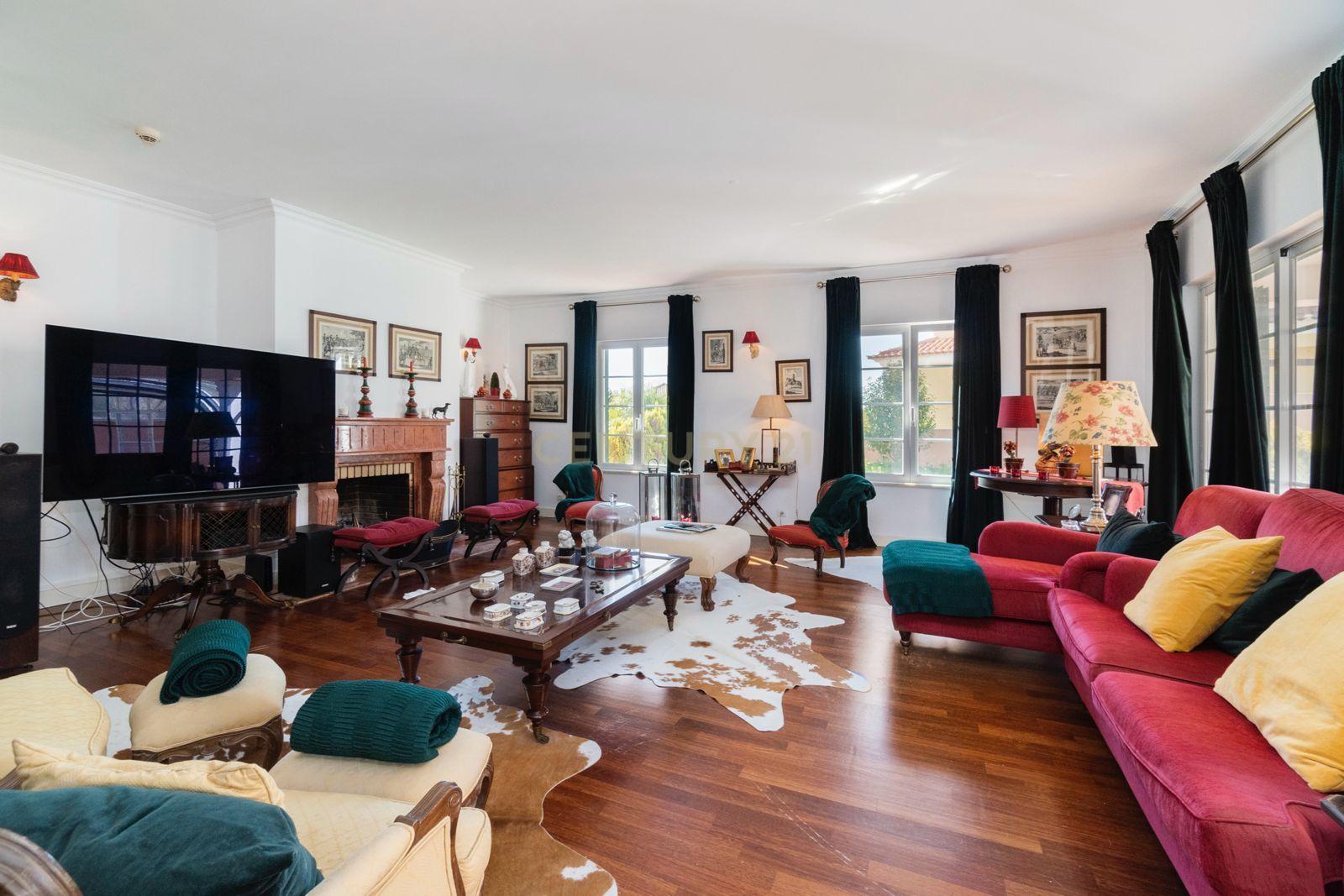 Moradia T6 Isolada | Garagem e Piscina Coberta e Aquecida | Quinta da Beloura I - Image 14