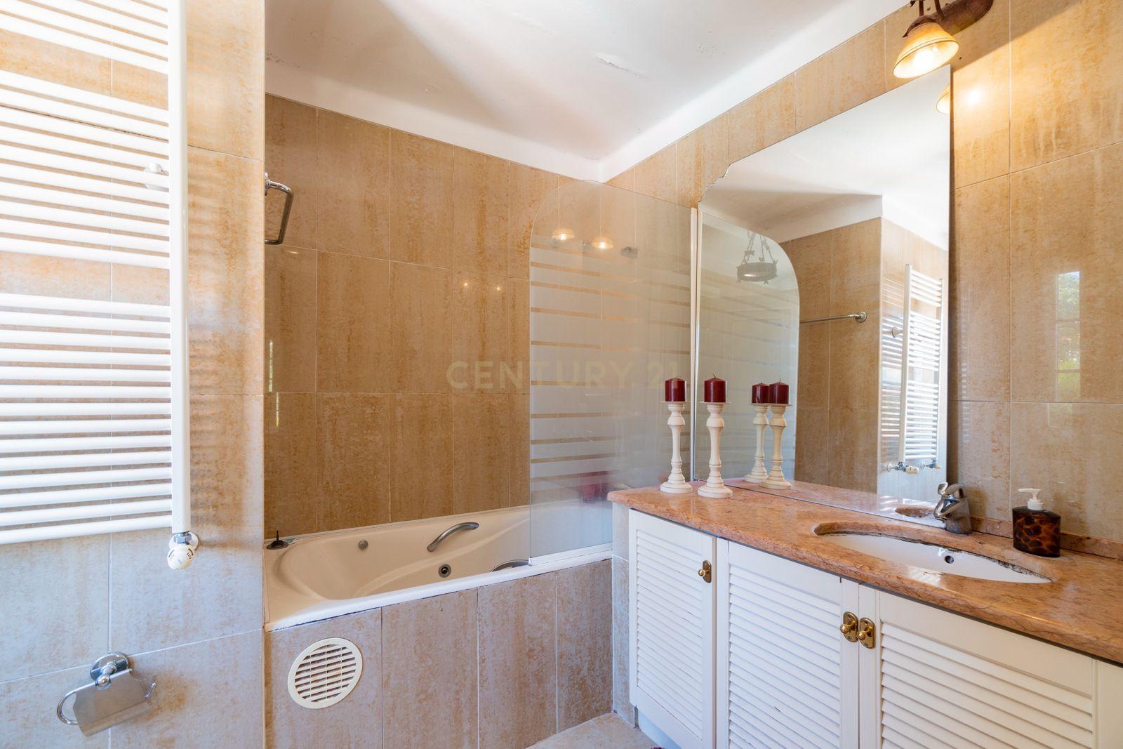 Moradia T6 Isolada | Garagem e Piscina Coberta e Aquecida | Quinta da Beloura I - Image 30
