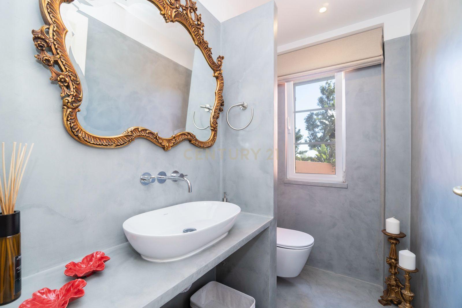 Moradia T6 Isolada | Garagem e Piscina Coberta e Aquecida | Quinta da Beloura I - Image 31