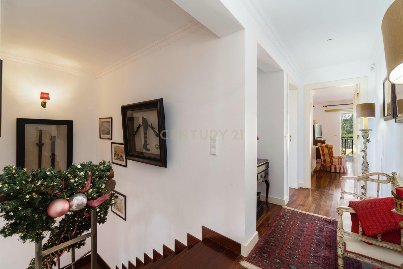Moradia T6 Isolada | Garagem e Piscina Coberta e Aquecida | Quinta da Beloura I - Image 18