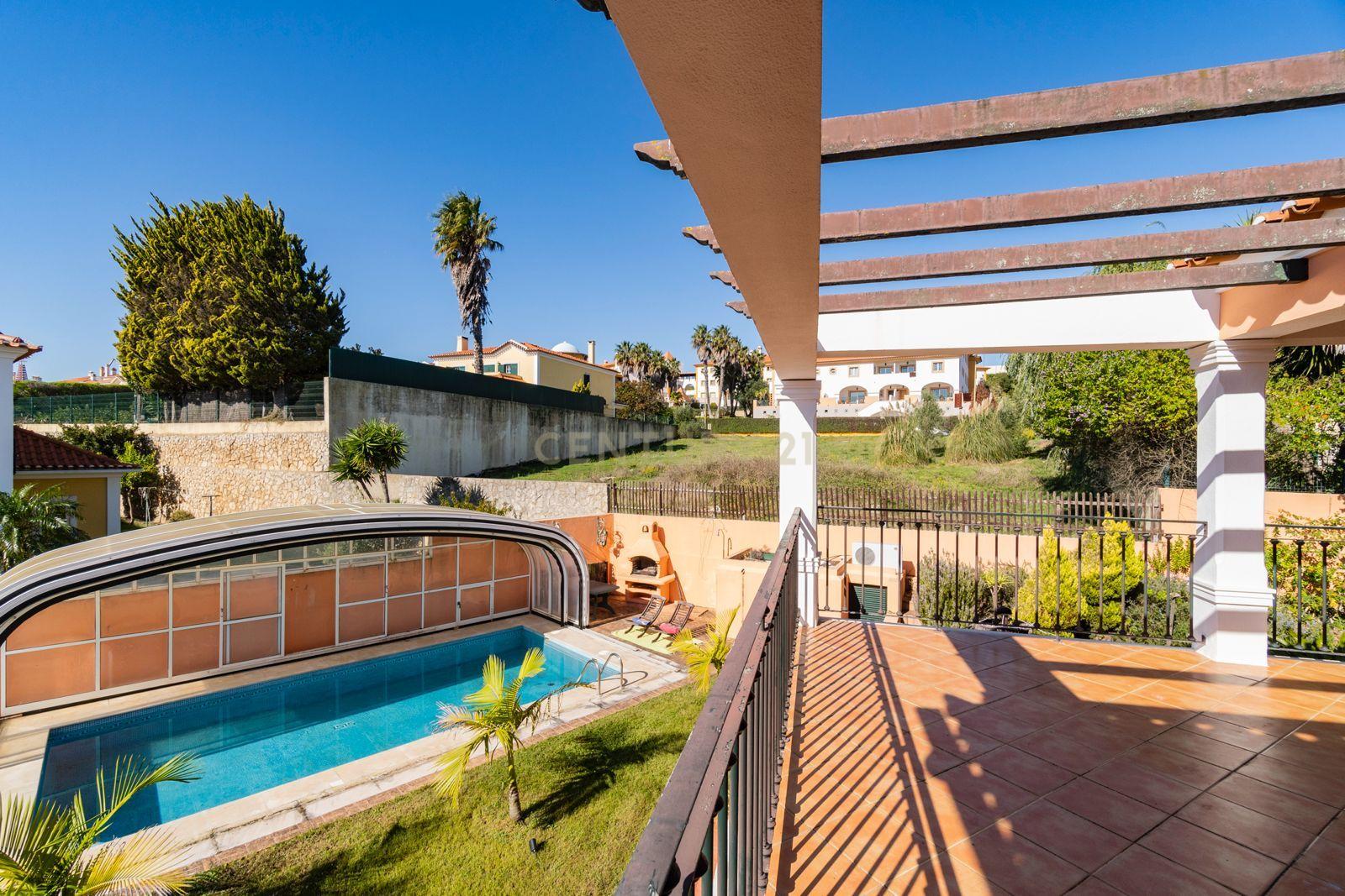Moradia T6 Isolada | Garagem e Piscina Coberta e Aquecida | Quinta da Beloura I - Image 3