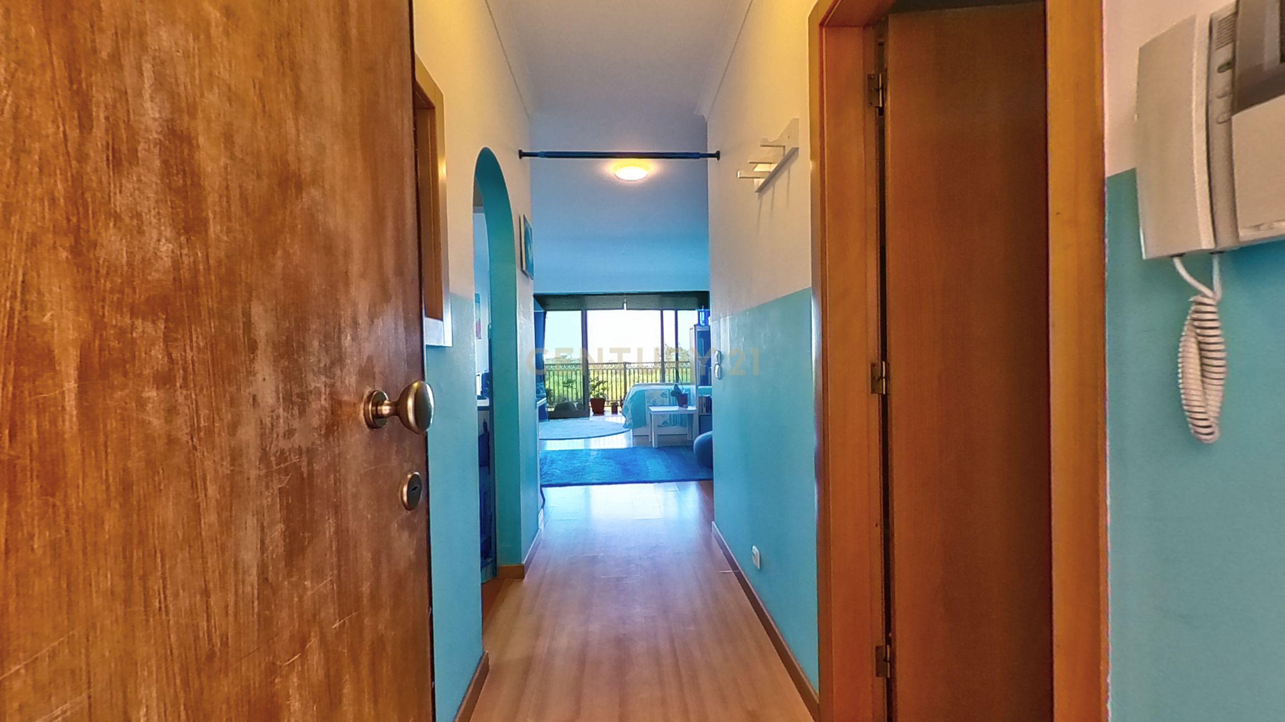Apartamento T0 em Condomínio Fechado - Santa Cruz - Image 5