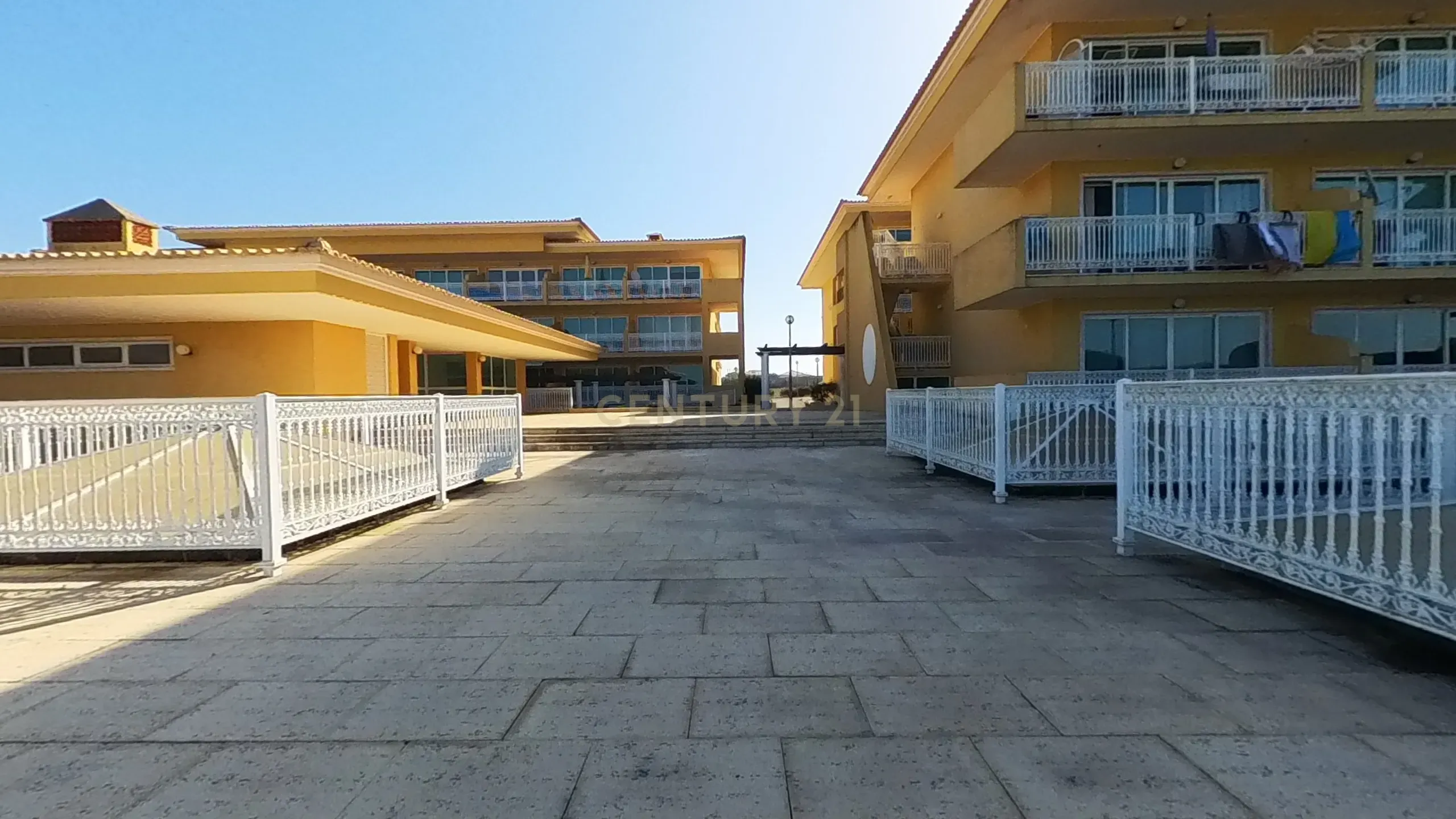 Apartamento T0 em Condomínio Fechado - Santa Cruz - Image 11