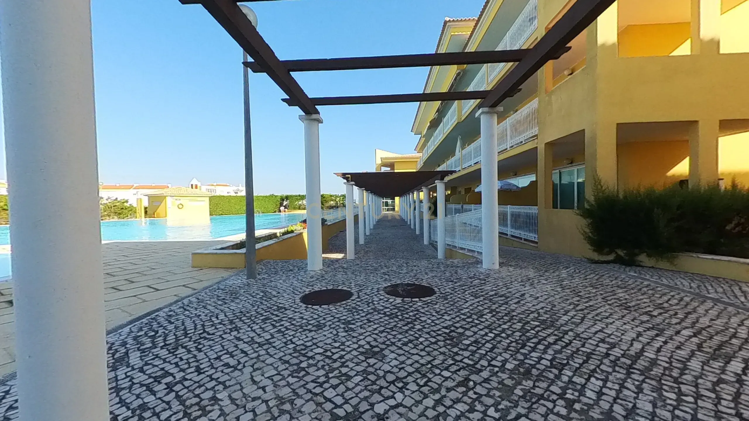 Apartamento T0 em Condomínio Fechado - Santa Cruz - Image 14
