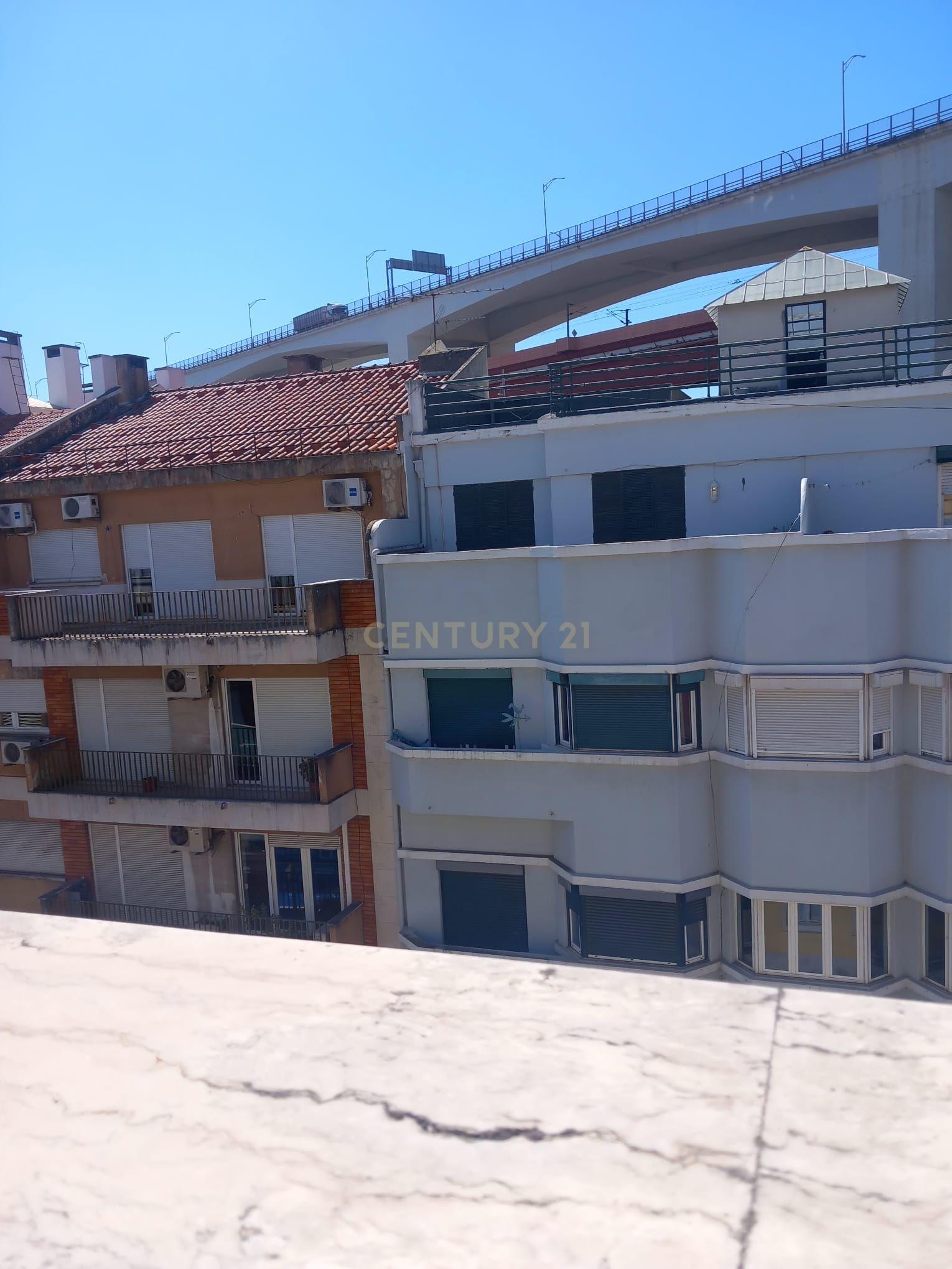 T1 DUPLEX COM GARAGEM - Image 19