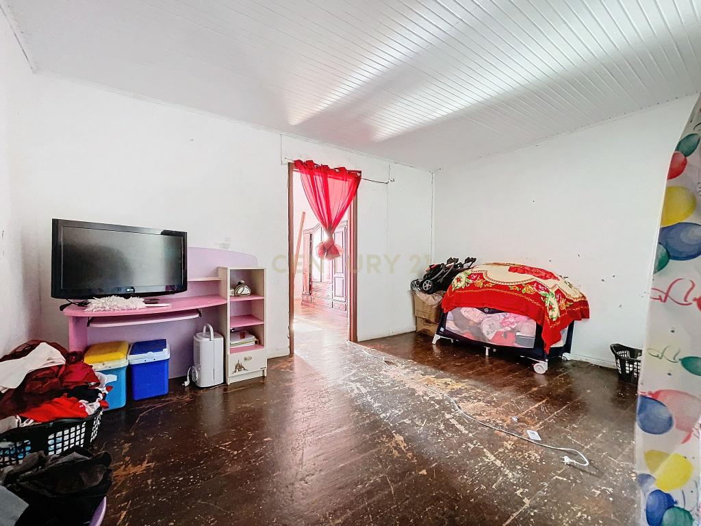 Casa no Centro da Ribeira Grande - Oportunidade Única! - Image 1
