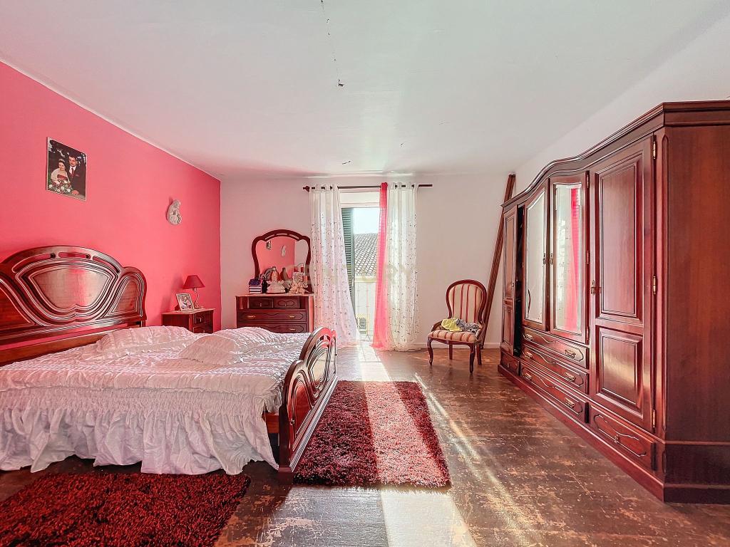 Casa no Centro da Ribeira Grande - Oportunidade Única! - Image 3