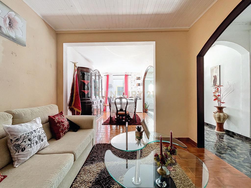 Casa no Centro da Ribeira Grande - Oportunidade Única! - Image 5