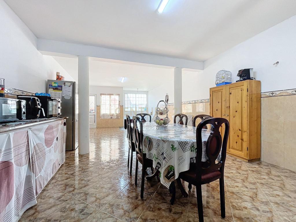 Casa no Centro da Ribeira Grande - Oportunidade Única! - Image 15