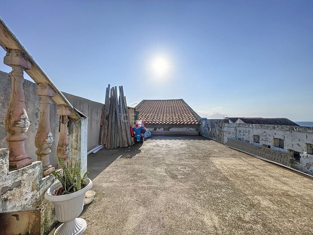 Casa no Centro da Ribeira Grande - Oportunidade Única! - Image 17