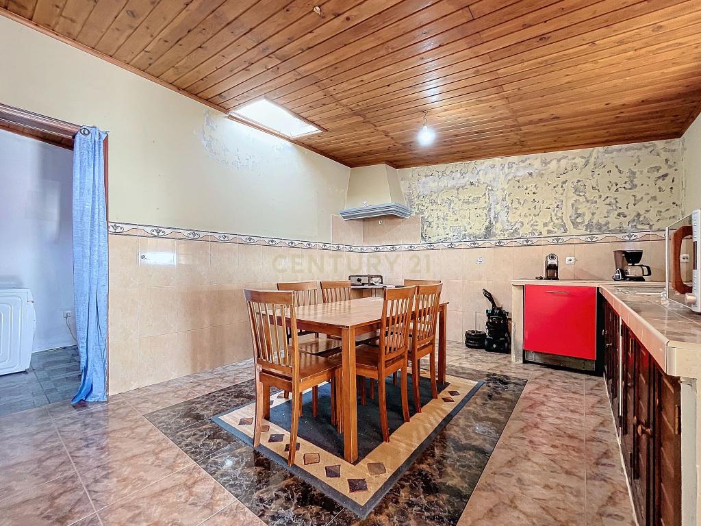 Casa no Centro da Ribeira Grande - Oportunidade Única! - Image 18