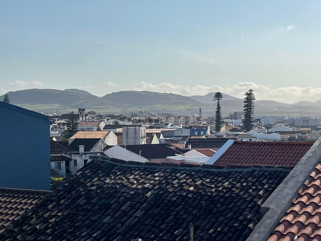 Casa no Centro da Ribeira Grande - Oportunidade Única! - Image 23
