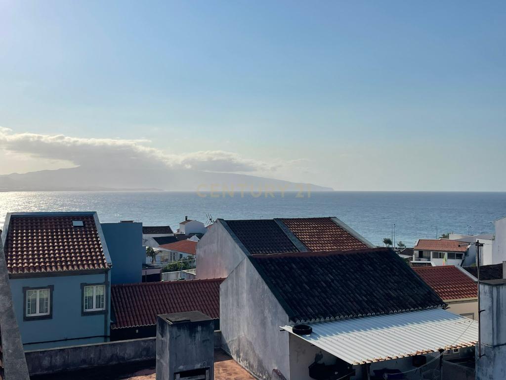 Casa no Centro da Ribeira Grande - Oportunidade Única! - Image 21