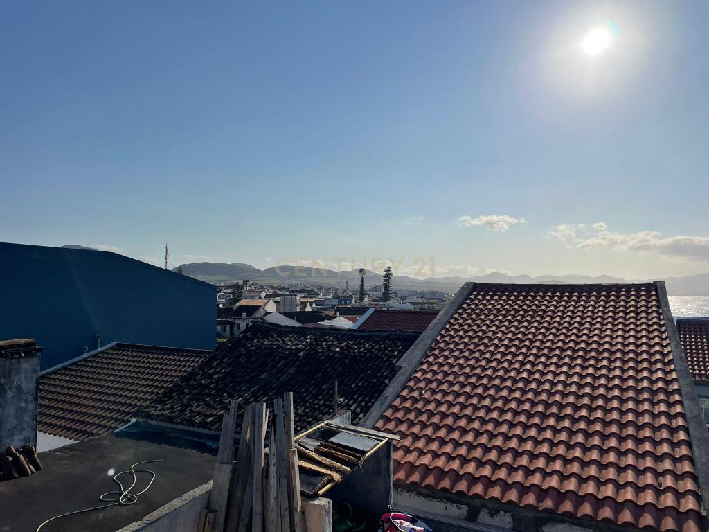 Casa no Centro da Ribeira Grande - Oportunidade Única! - Image 22