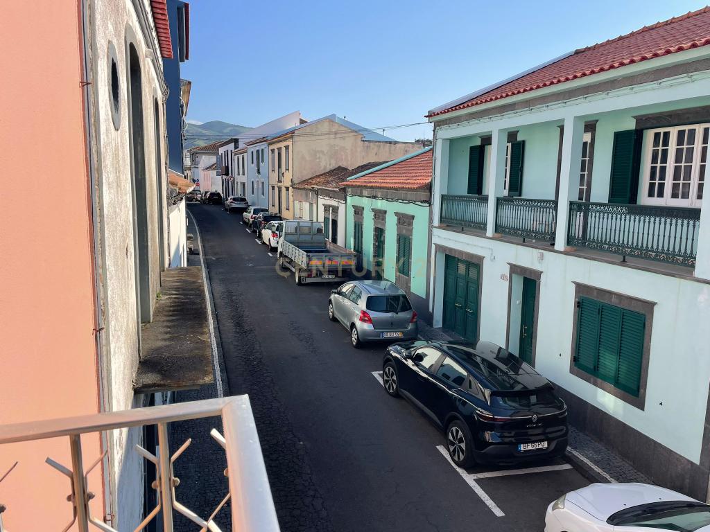 Casa no Centro da Ribeira Grande - Oportunidade Única! - Image 24