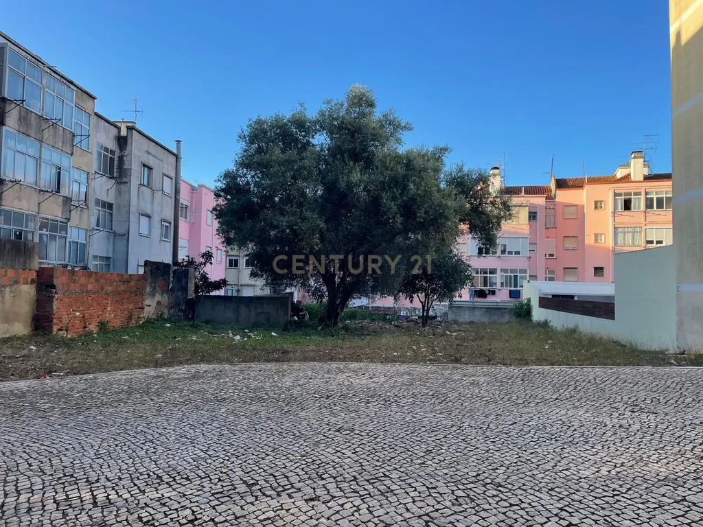 TERRENO PARA CONSTRUÇÃO JUNTO AO METRO DA AMADORA - Image 2