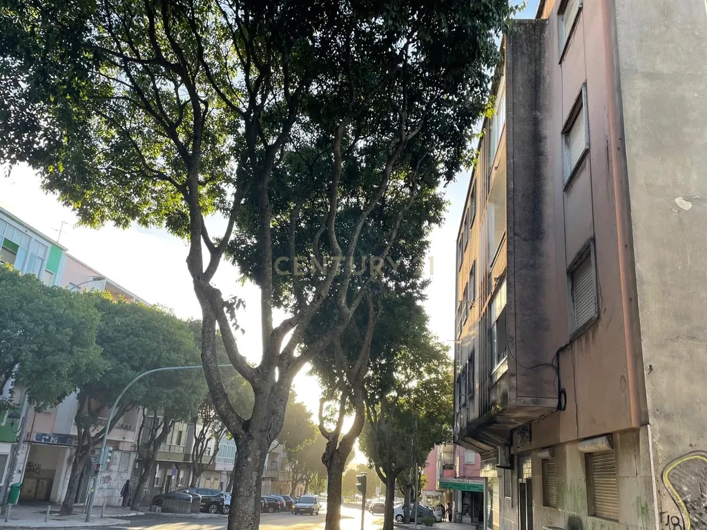 TERRENO PARA CONSTRUÇÃO JUNTO AO METRO DA AMADORA - Image 4
