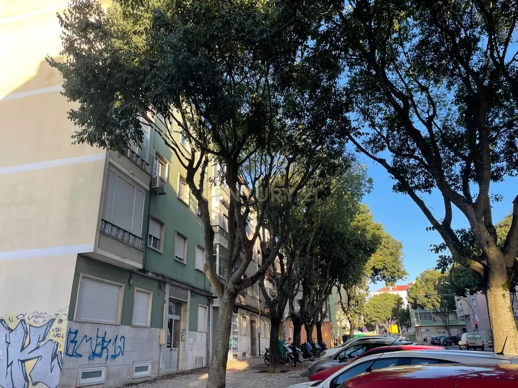 TERRENO PARA CONSTRUÇÃO JUNTO AO METRO DA AMADORA - Image 3