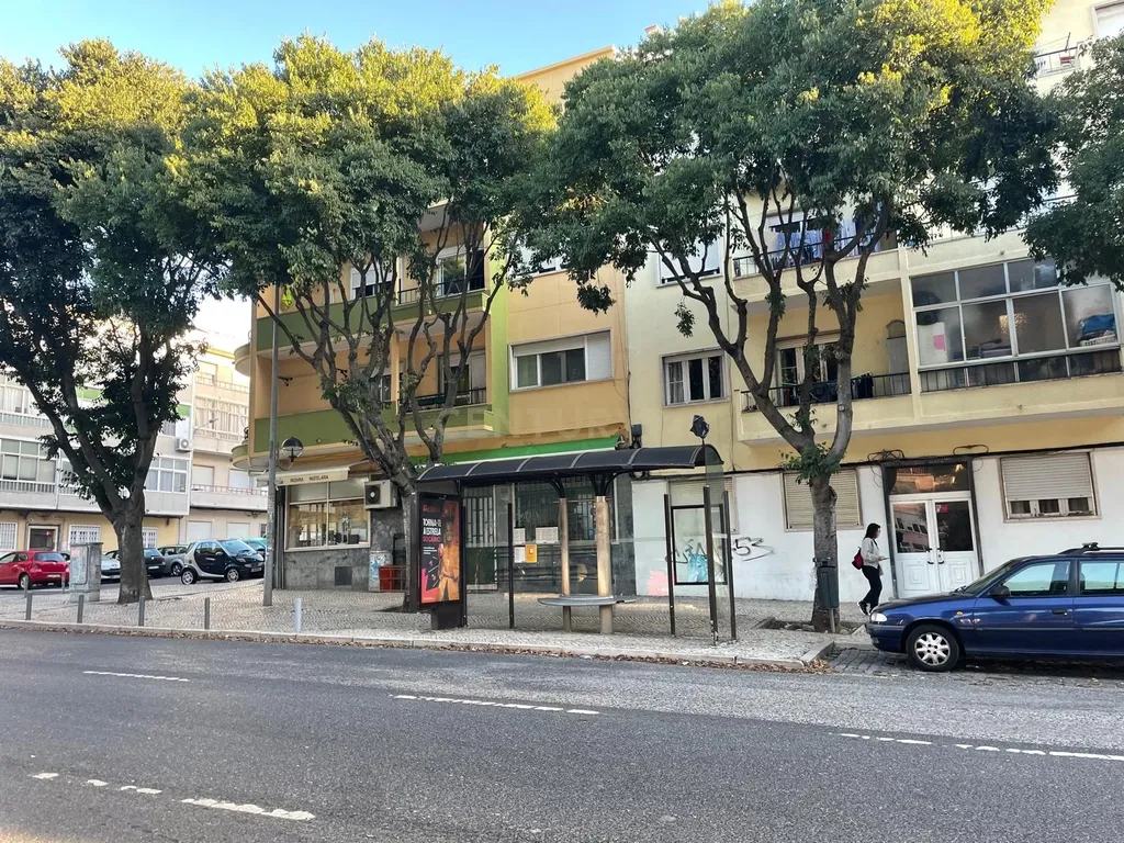 TERRENO PARA CONSTRUÇÃO JUNTO AO METRO DA AMADORA - Image 7