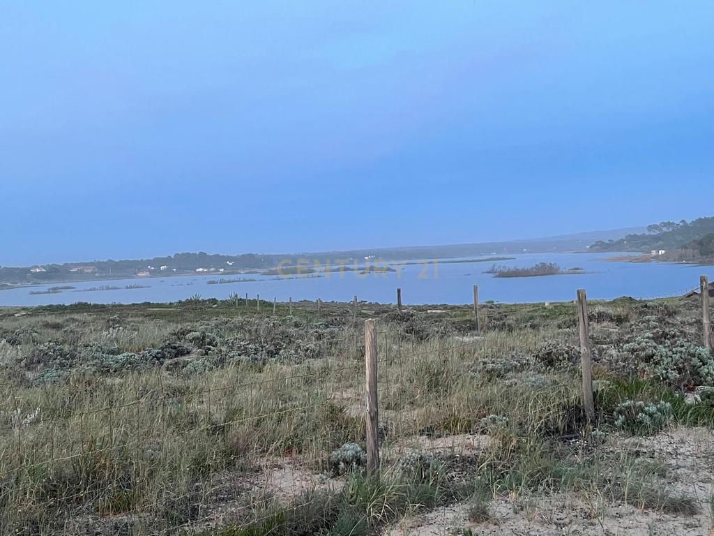 Terreno urbano em Melides com uma moradia e um anexo com 182,44m2 em 1.718m2 de terreno - um verdadeiro Oásis no campo e perto da praia - Image 34