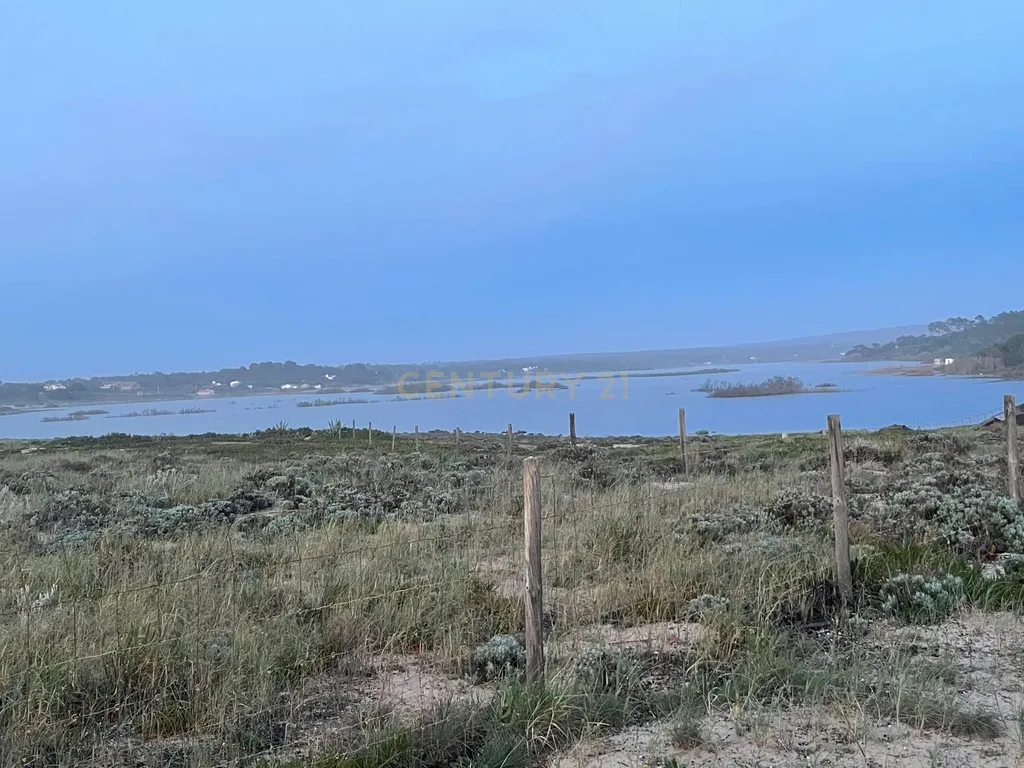 Terreno urbano em Melides com uma moradia e um anexo com 182,44m2 em 1.718m2 de terreno - um verdadeiro Oásis no campo e perto da praia - Image 34