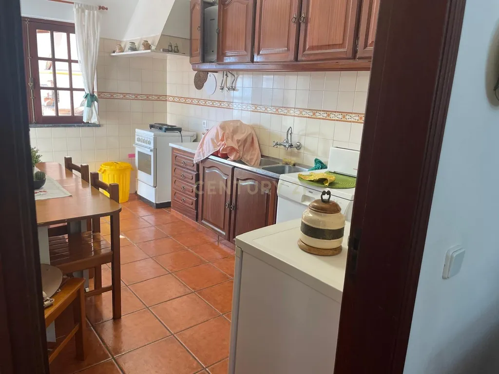 Terreno urbano em Melides com uma moradia e um anexo com 182,44m2 em 1.718m2 de terreno - um verdadeiro Oásis no campo e perto da praia - Image 25