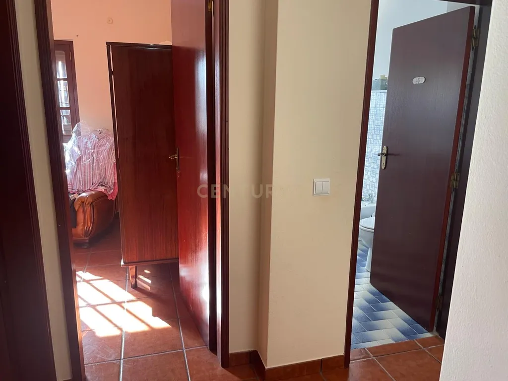 Terreno urbano em Melides com uma moradia e um anexo com 182,44m2 em 1.718m2 de terreno - um verdadeiro Oásis no campo e perto da praia - Image 23