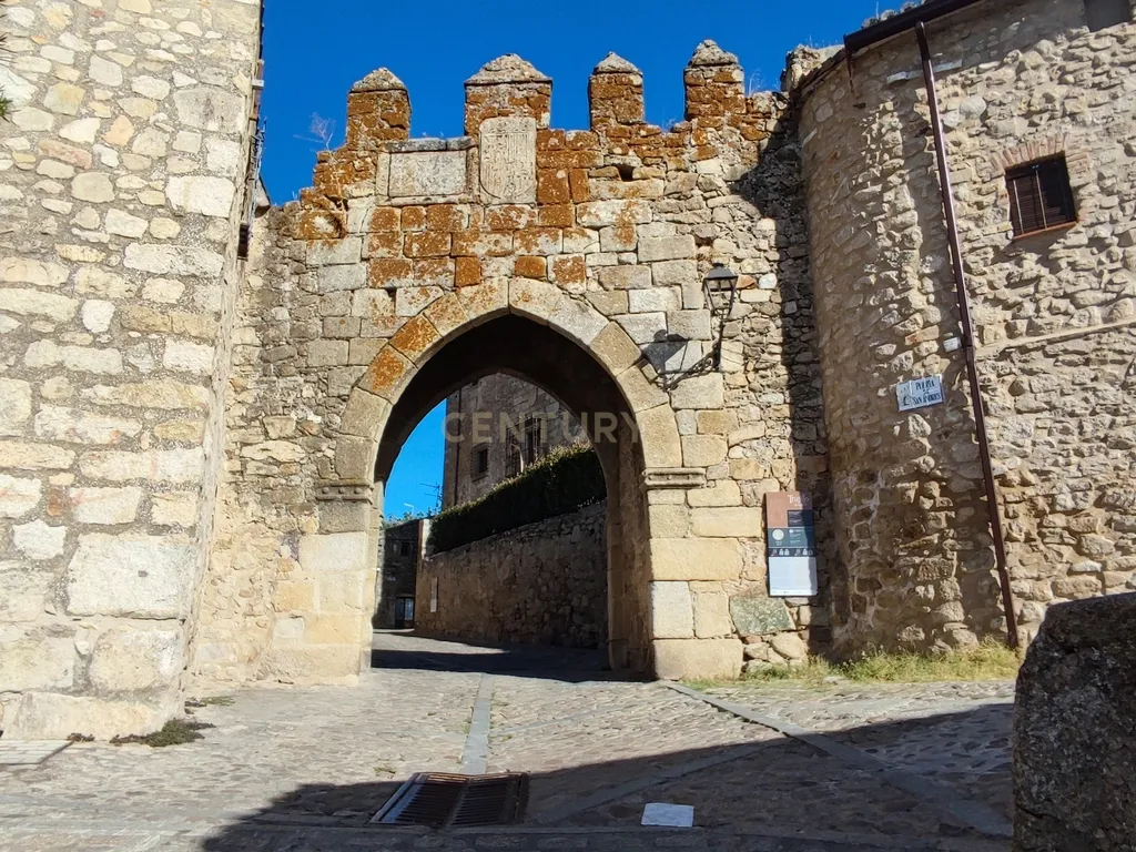 Casa com grande potencial no coração de Trujillo: ideal para morar ou investir - Image 69
