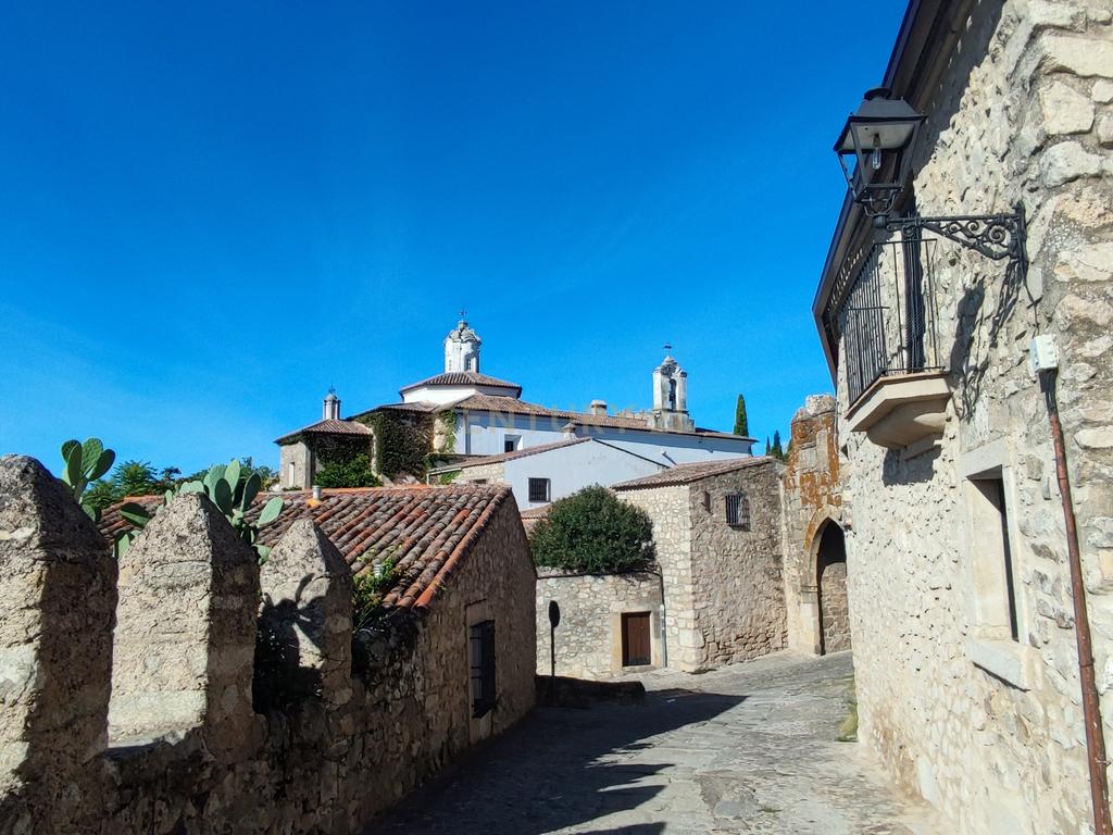 Casa com grande potencial no coração de Trujillo: ideal para morar ou investir - Image 65