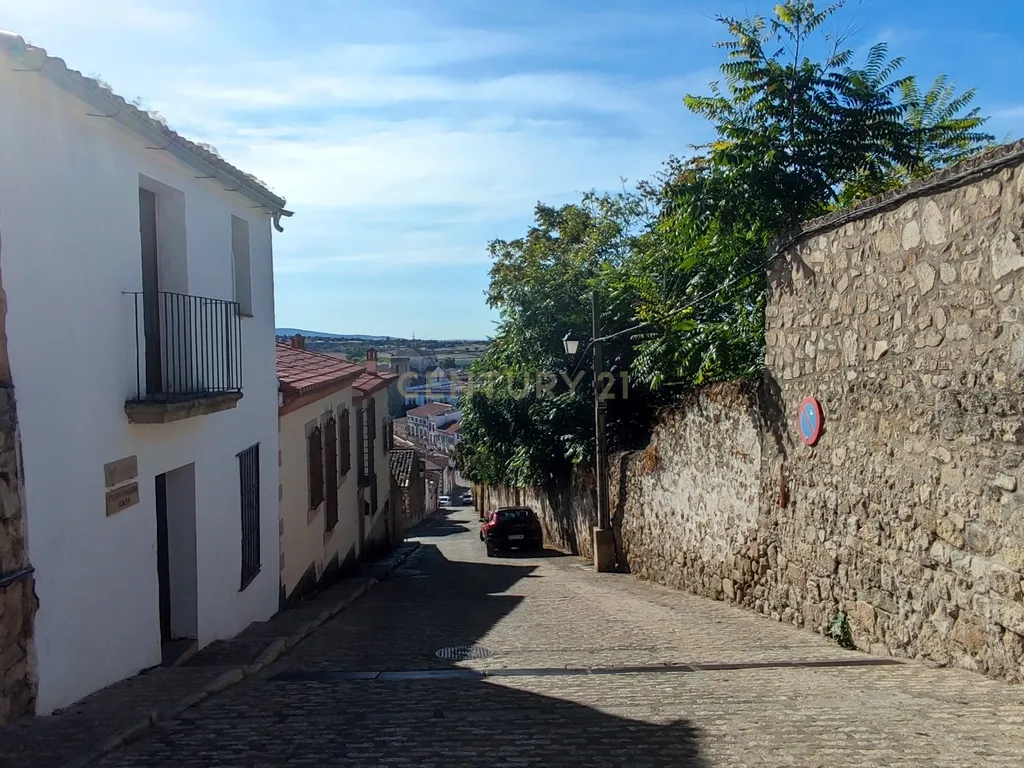 Casa com grande potencial no coração de Trujillo: ideal para morar ou investir - Image 67
