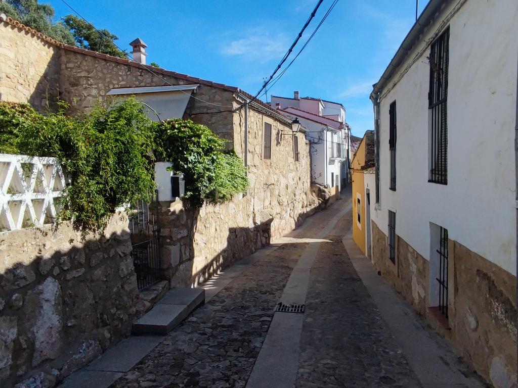 Casa com grande potencial no coração de Trujillo: ideal para morar ou investir - Image 62