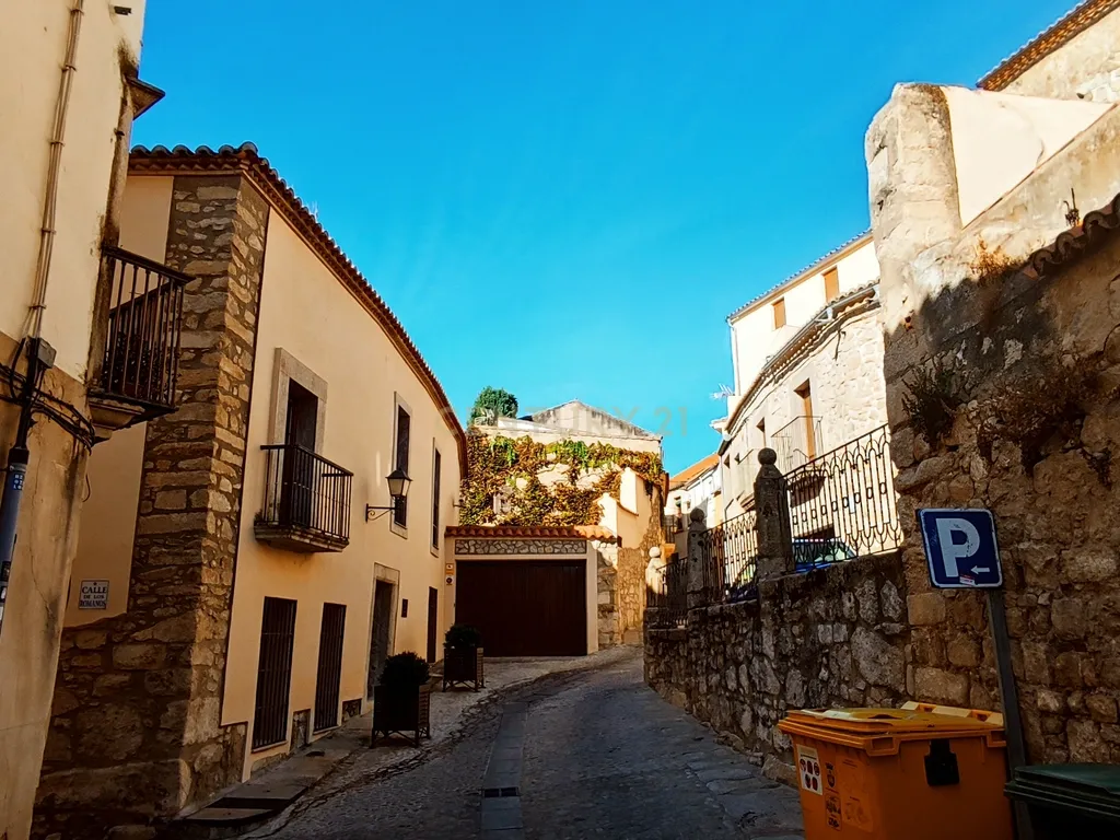 Casa com grande potencial no coração de Trujillo: ideal para morar ou investir - Image 55