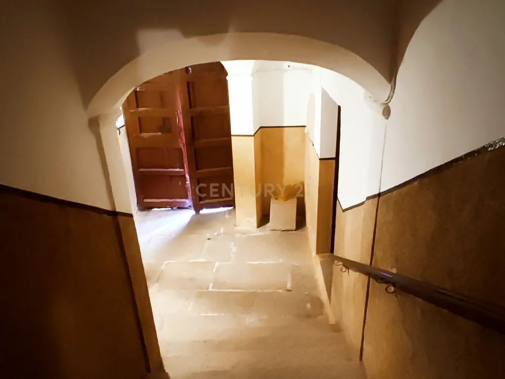 Casa com grande potencial no coração de Trujillo: ideal para morar ou investir - Image 12