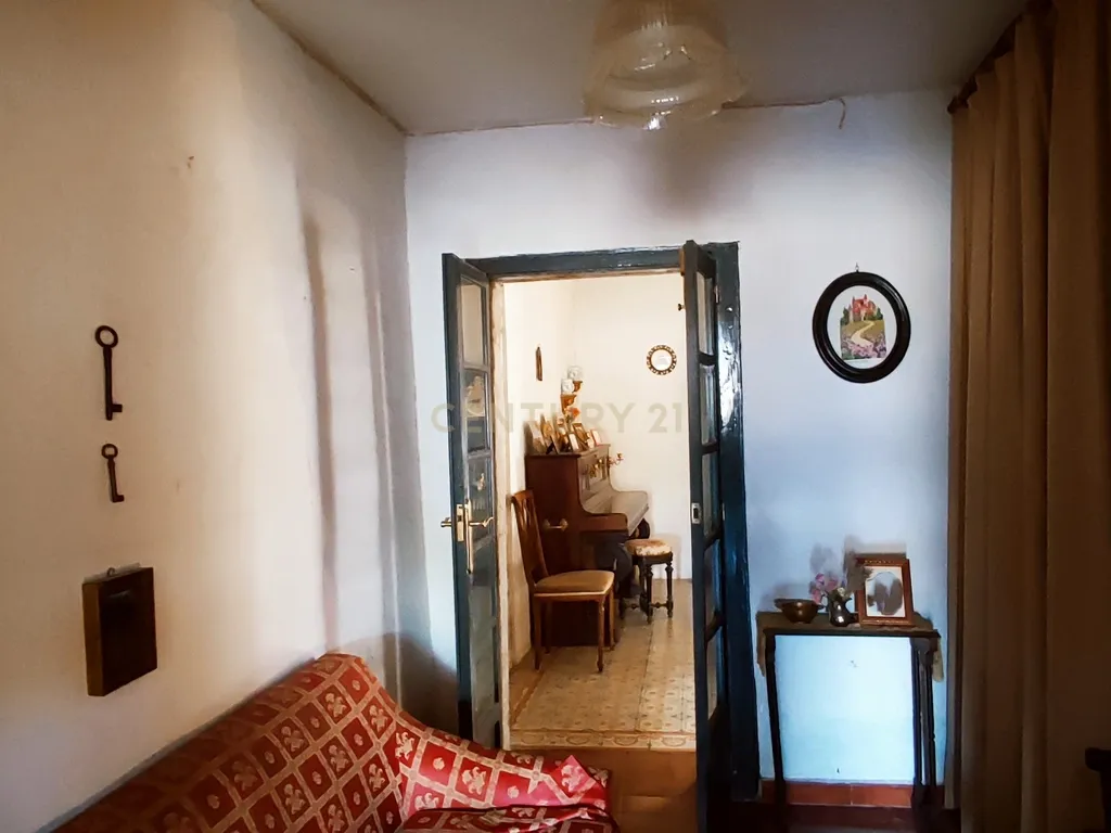 Casa com grande potencial no coração de Trujillo: ideal para morar ou investir - Image 14