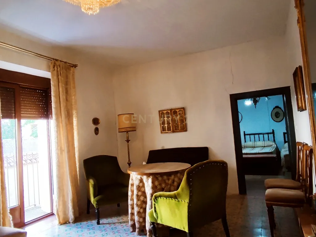 Casa com grande potencial no coração de Trujillo: ideal para morar ou investir - Image 17