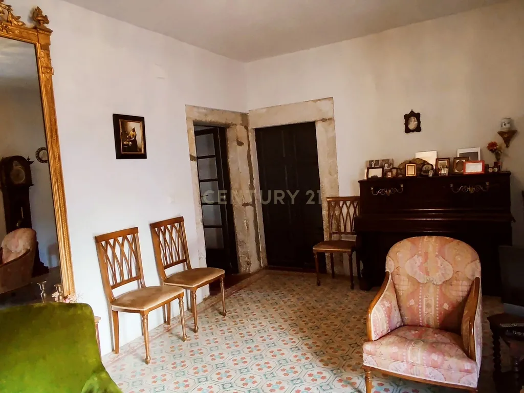 Casa com grande potencial no coração de Trujillo: ideal para morar ou investir - Image 19