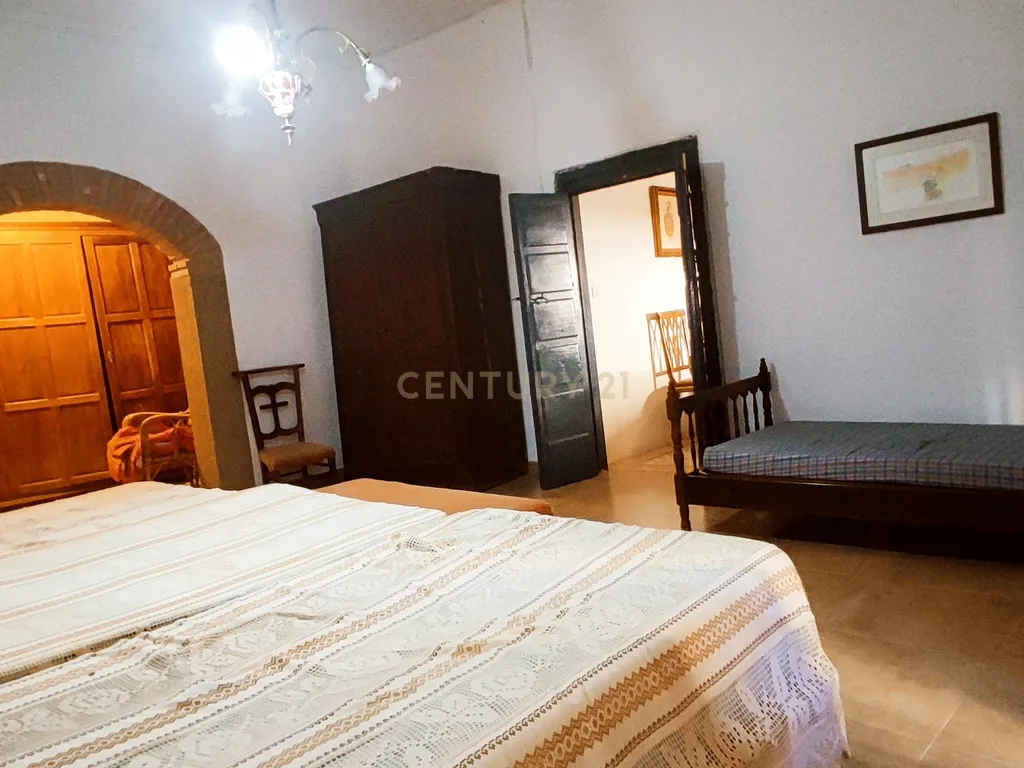 Casa com grande potencial no coração de Trujillo: ideal para morar ou investir - Image 26