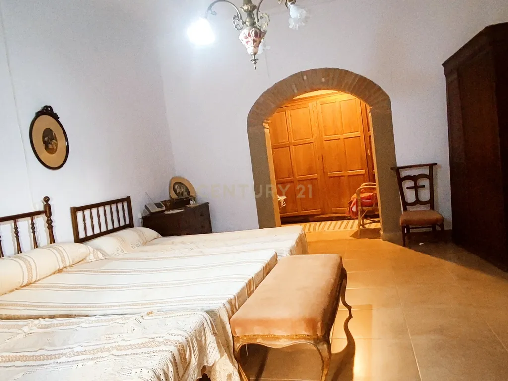 Casa com grande potencial no coração de Trujillo: ideal para morar ou investir - Image 25